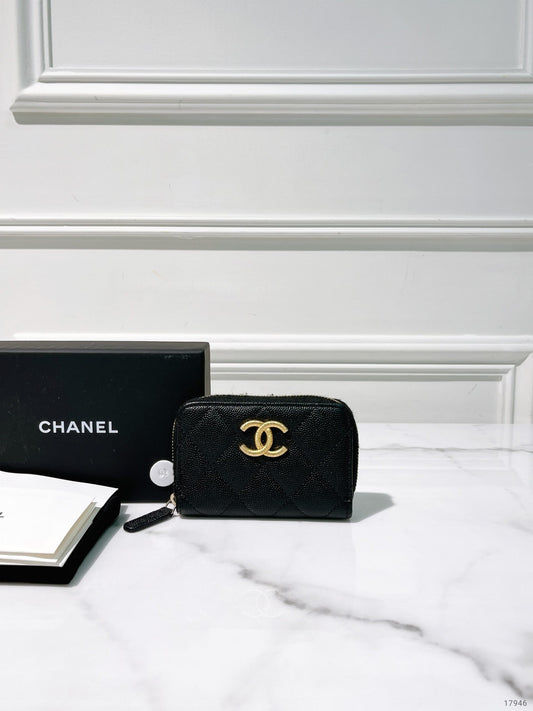 CHANEL 23B CARD HOLDER, Black/Gold