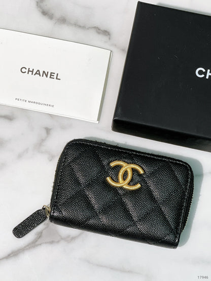 CHANEL 23B CARD HOLDER, Black/Gold