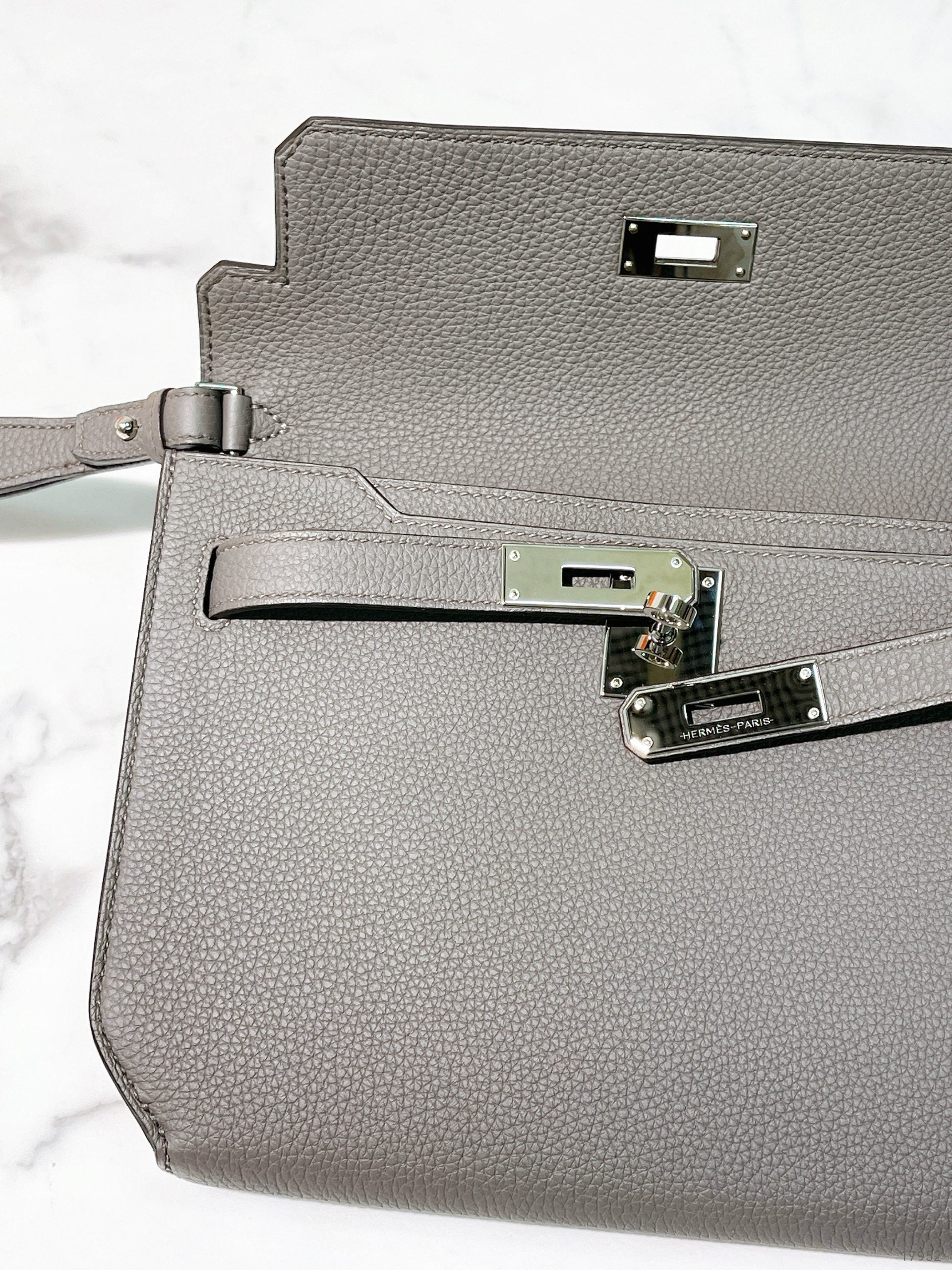 HERMES KELLY DEPECHES 25 POUCH, Gris Etain/Silver