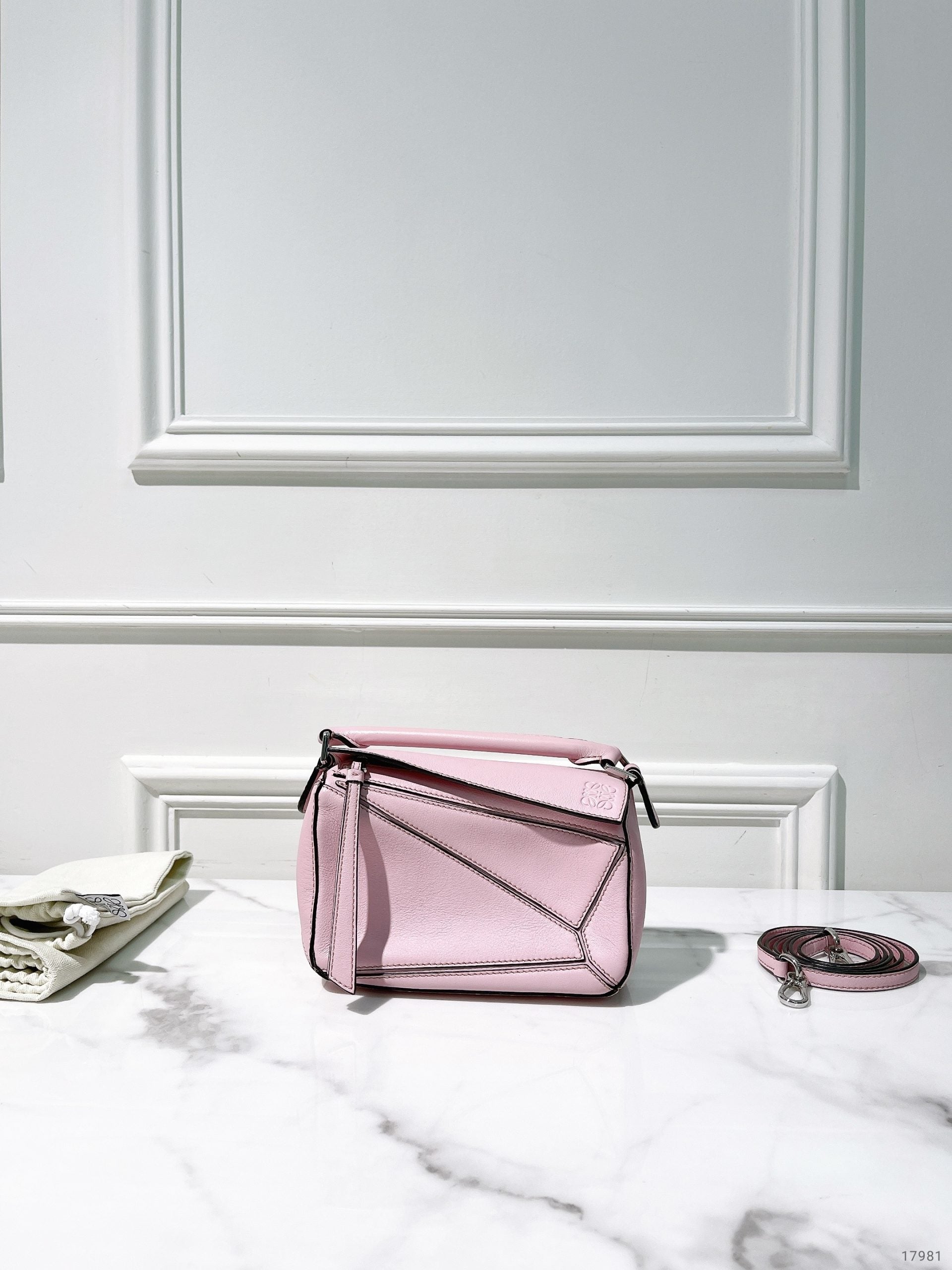 LOEWE MINI PUZZLE EDGE BAG, Pink