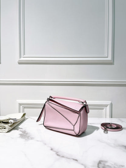 LOEWE MINI PUZZLE EDGE BAG, Pink
