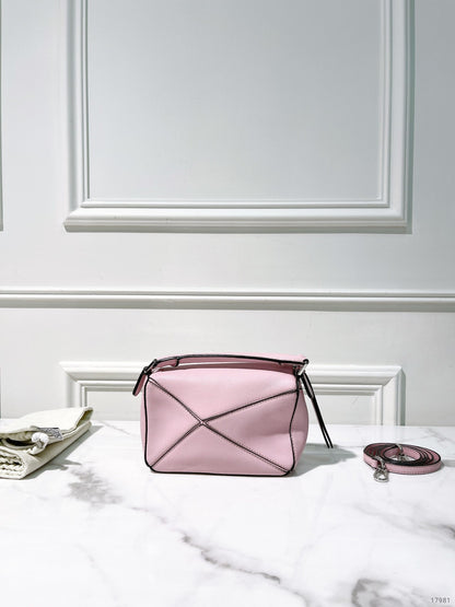 LOEWE MINI PUZZLE EDGE BAG, Pink