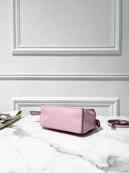 LOEWE MINI PUZZLE EDGE BAG, Pink