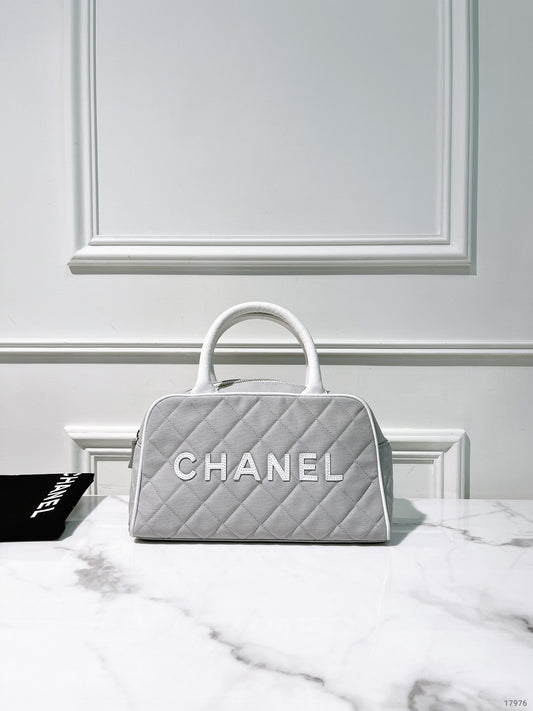 CHANEL VINTAGE BOLIDE BAG