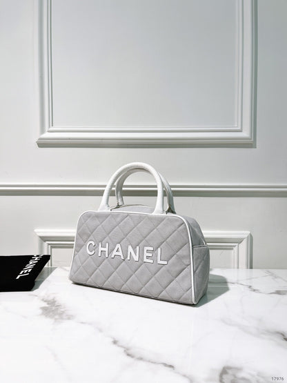 CHANEL VINTAGE BOLIDE BAG