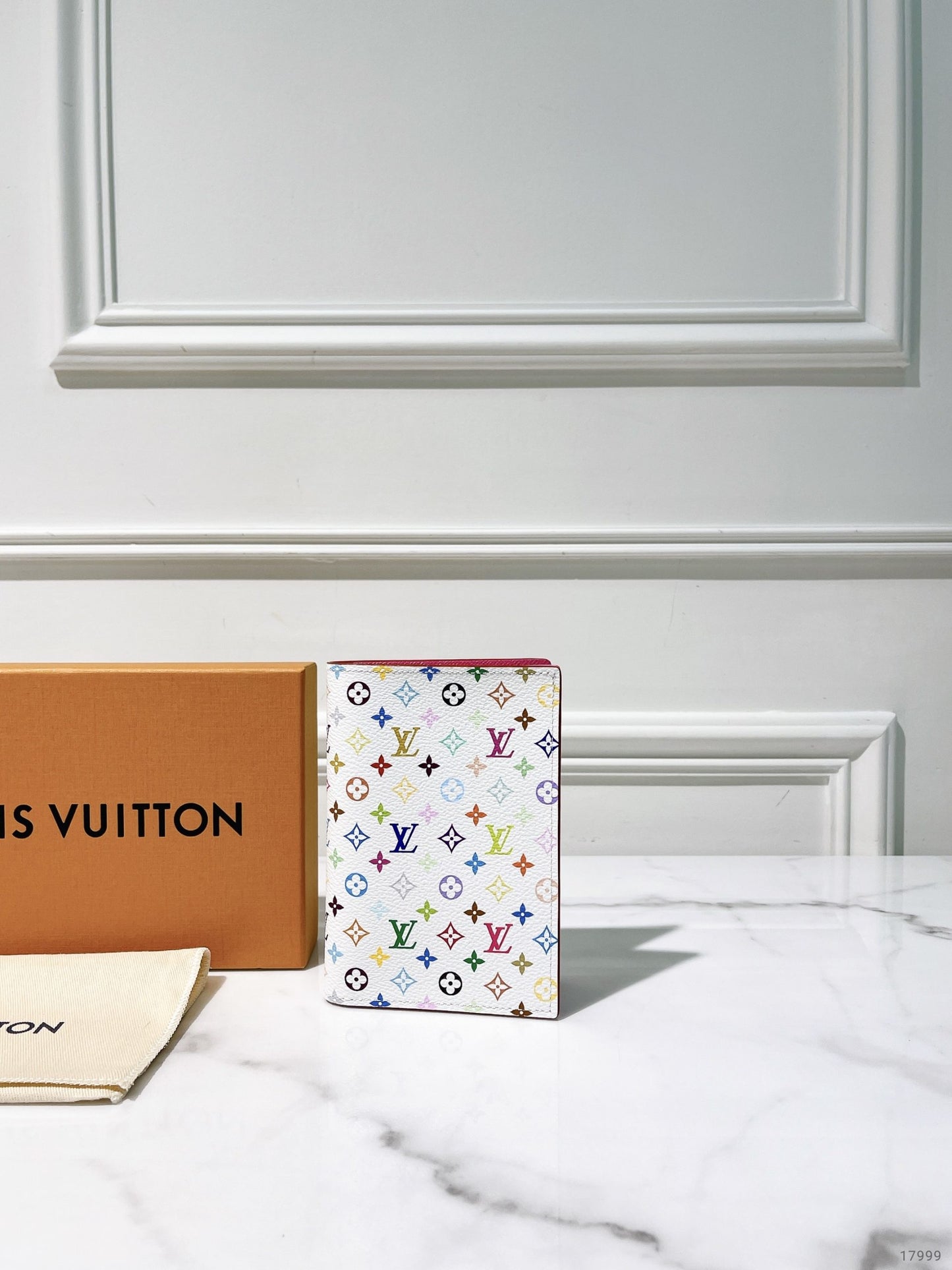 LV x TM PASSPORT COVER, Multicolor Blanc