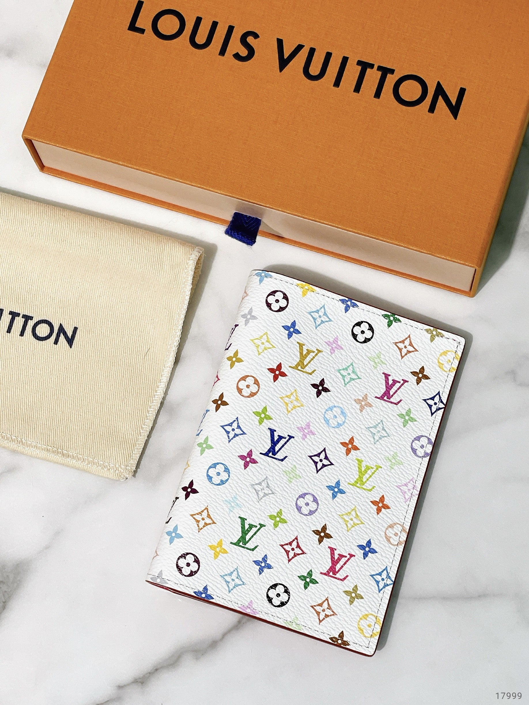 LV x TM PASSPORT COVER, Multicolor Blanc