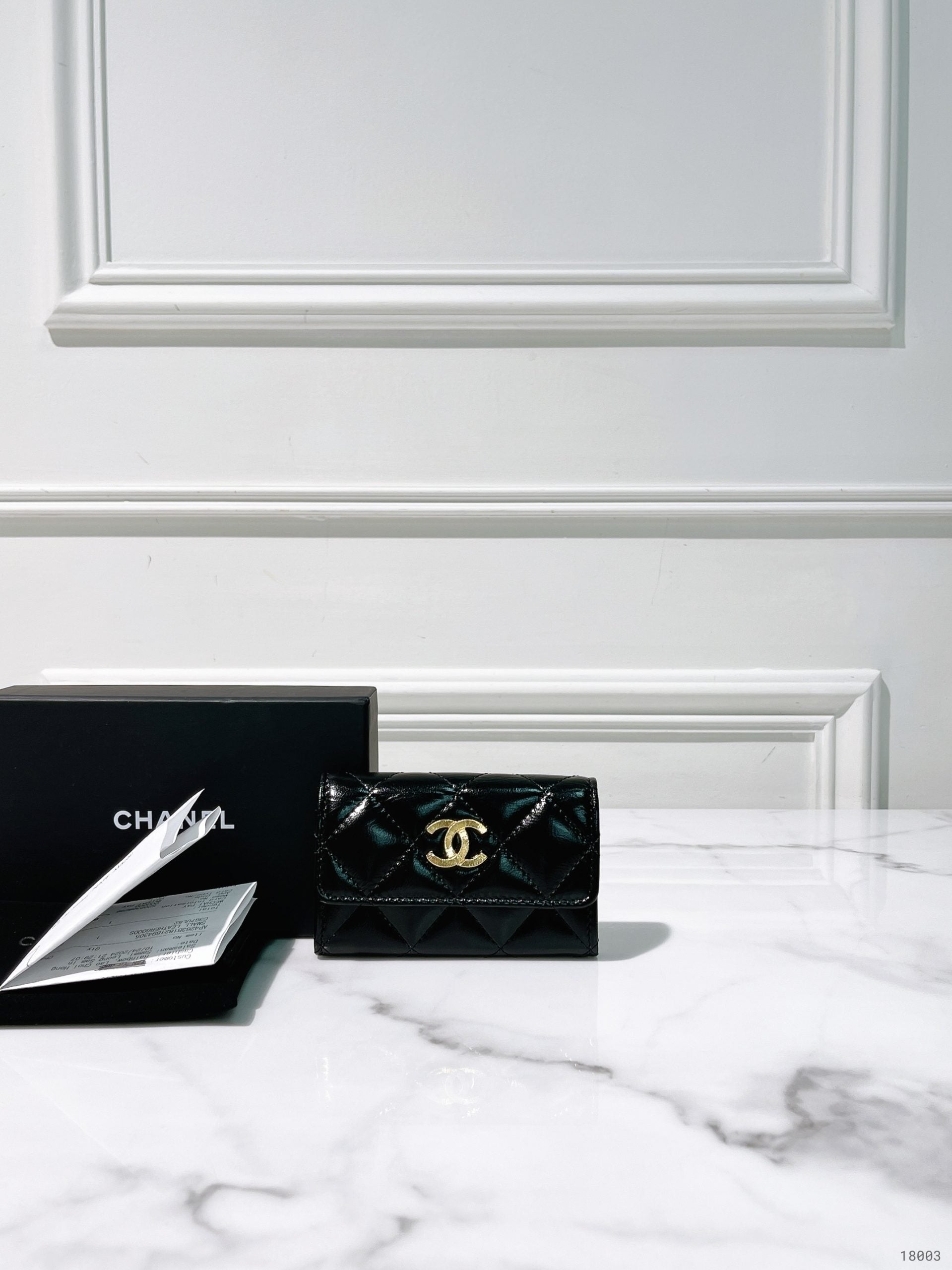 CHANEL 24K CARD HOLDER, Black/Gold