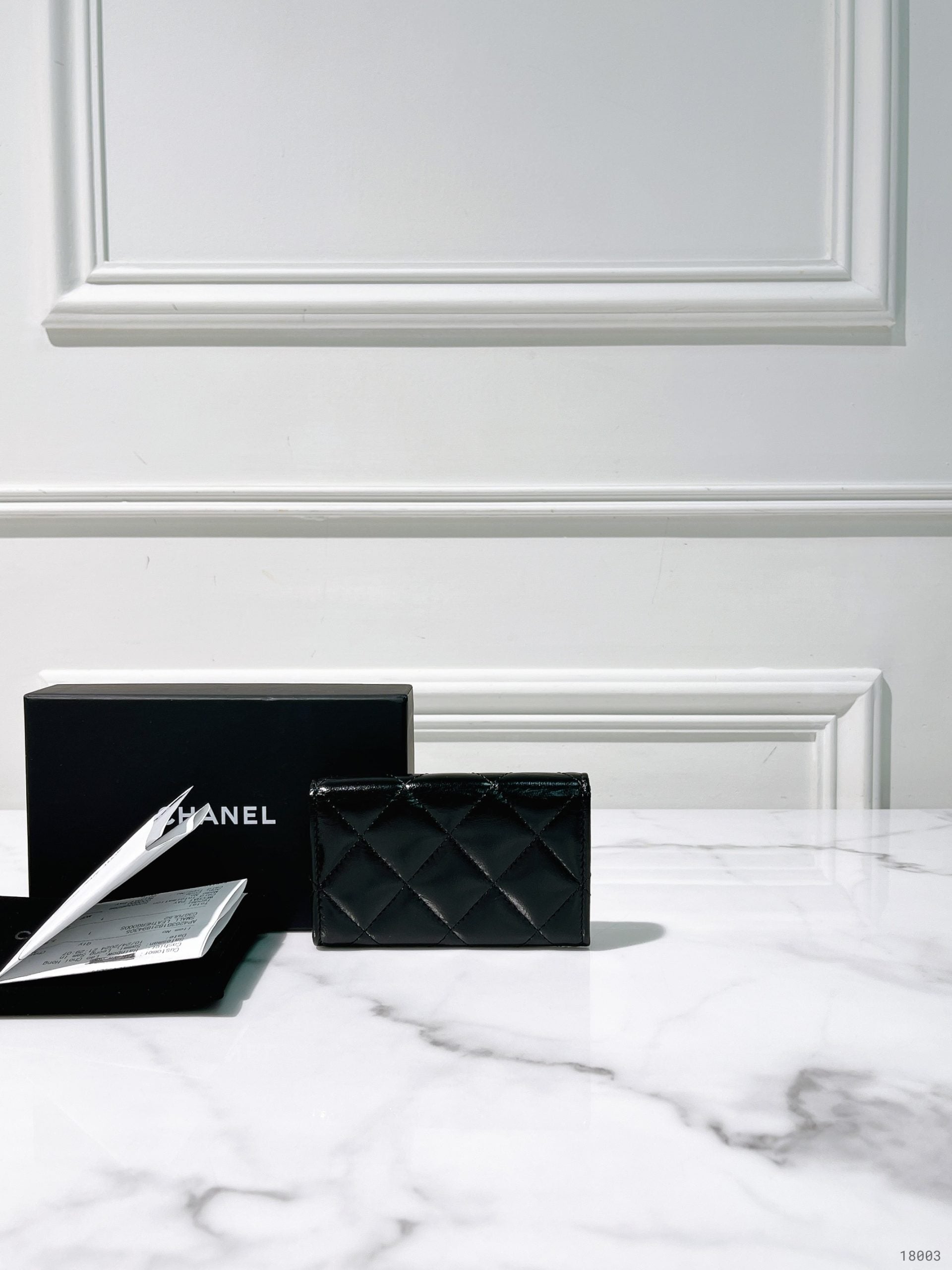 CHANEL 24K CARD HOLDER, Black/Gold