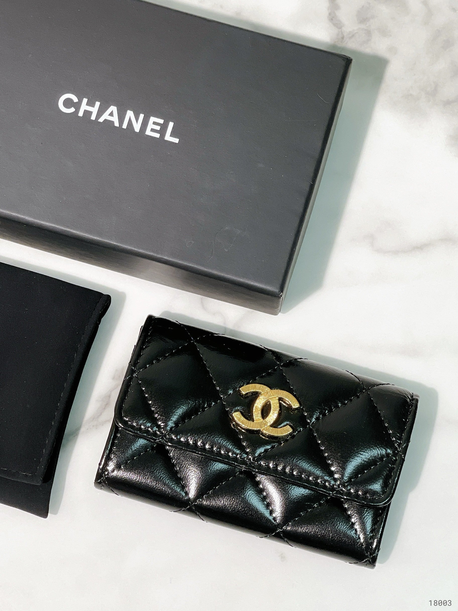 CHANEL 24K CARD HOLDER, Black/Gold