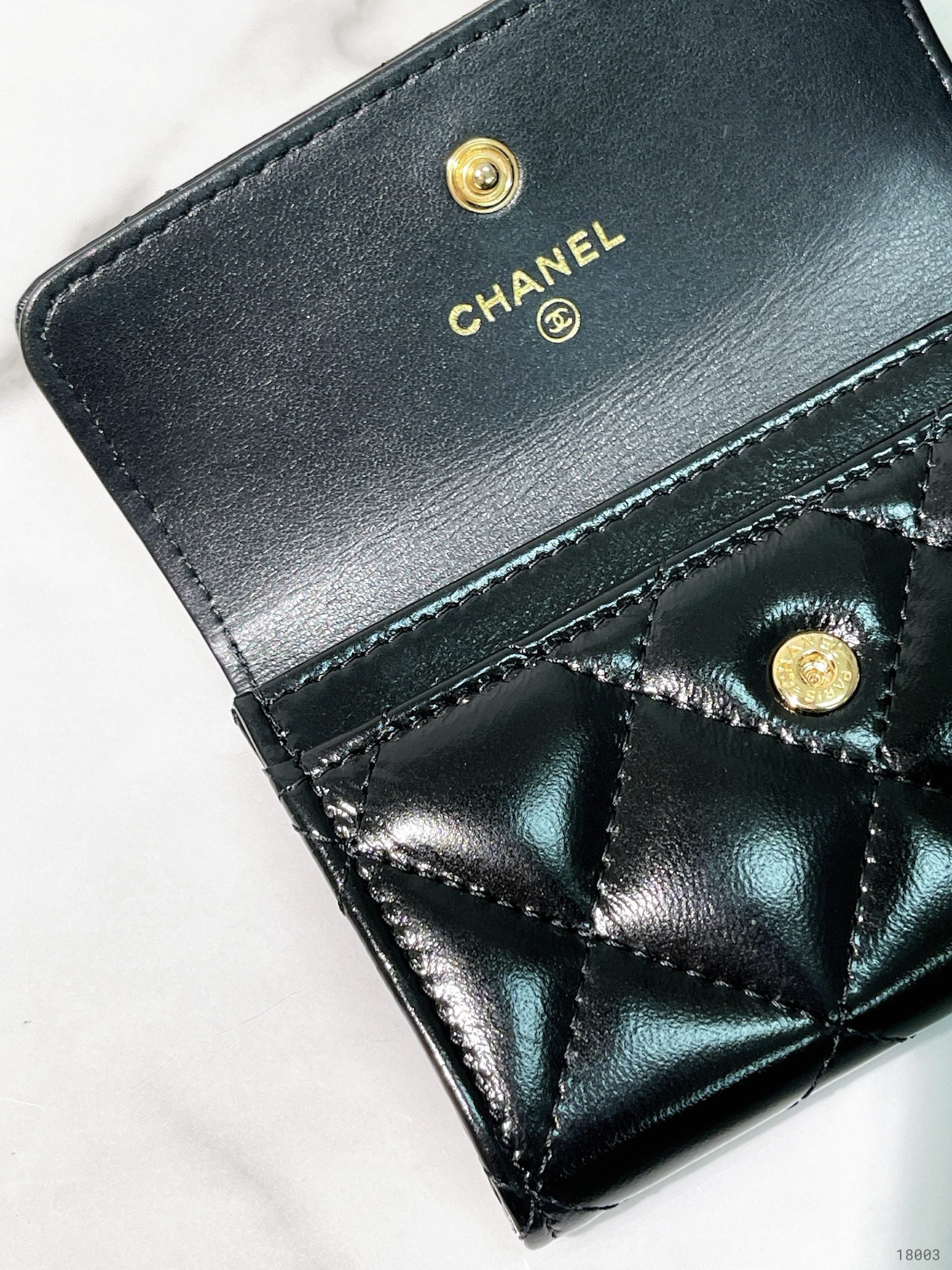 CHANEL 24K CARD HOLDER, Black/Gold