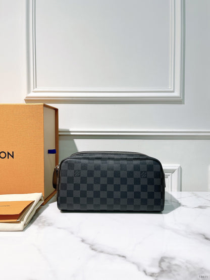 LV TOILET DOPP POUCH, Damier