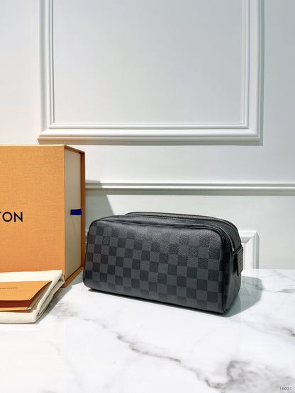LV TOILET DOPP POUCH, Damier