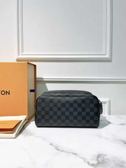 LV TOILET DOPP POUCH, Damier