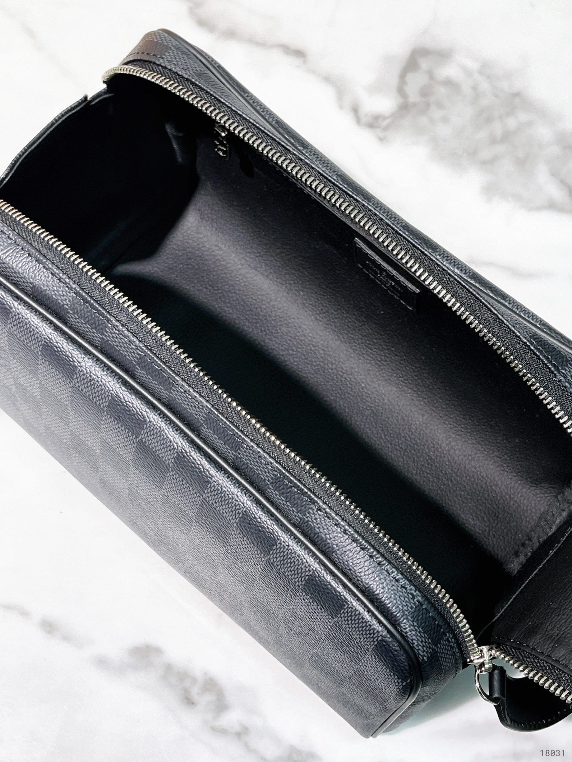 LV TOILET DOPP POUCH, Damier