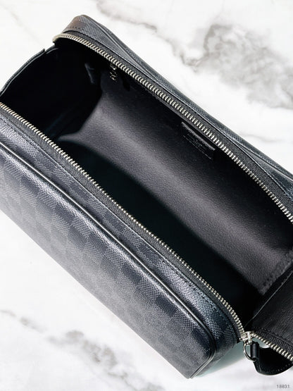 LV TOILET DOPP POUCH, Damier