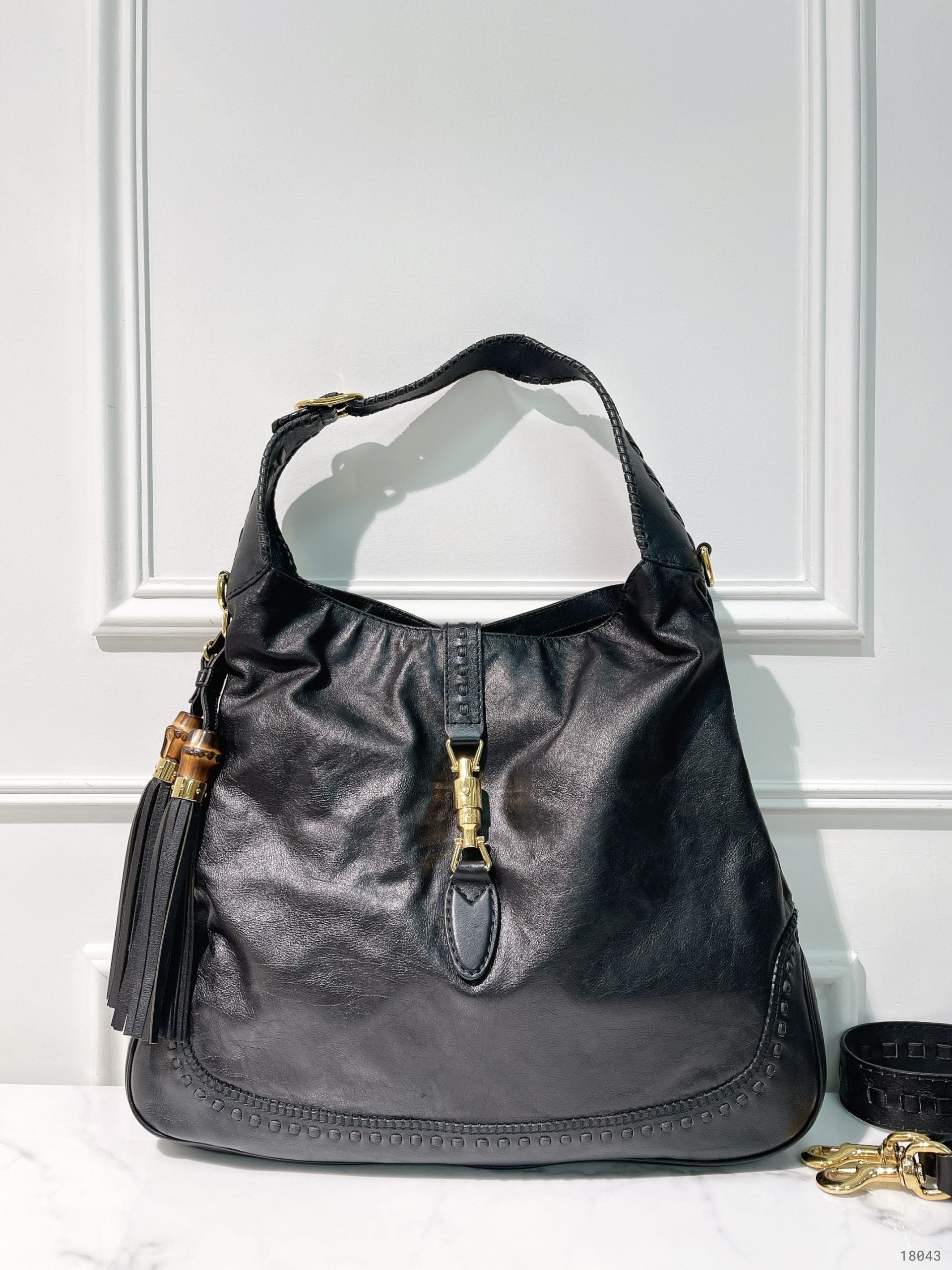 GUCCI JACKIE SHOULDER BAG, Black/Gold