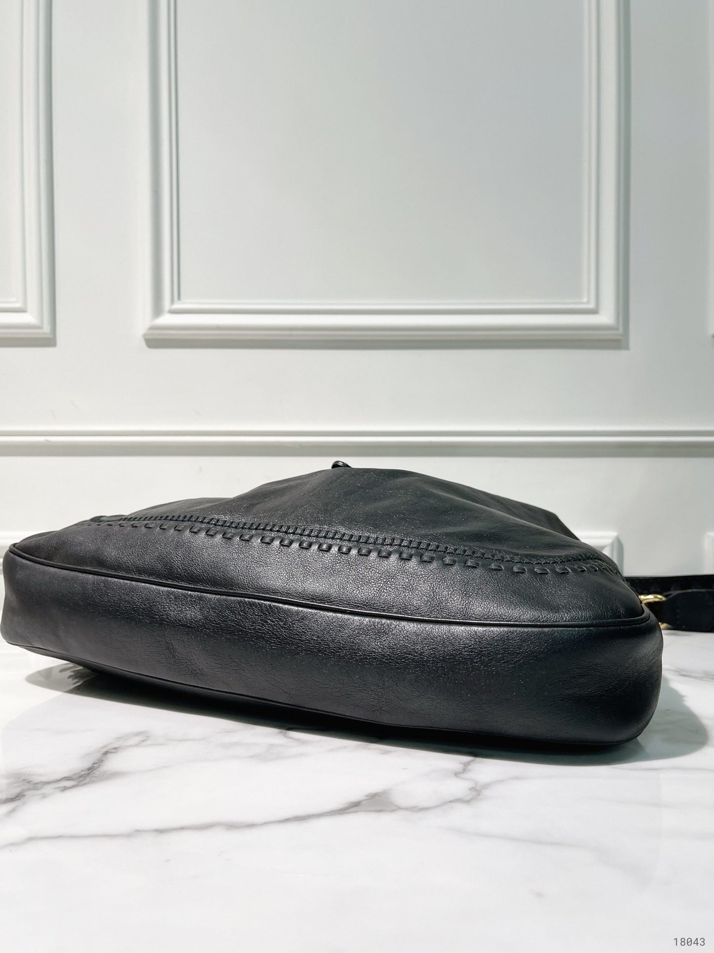 GUCCI JACKIE SHOULDER BAG, Black/Gold