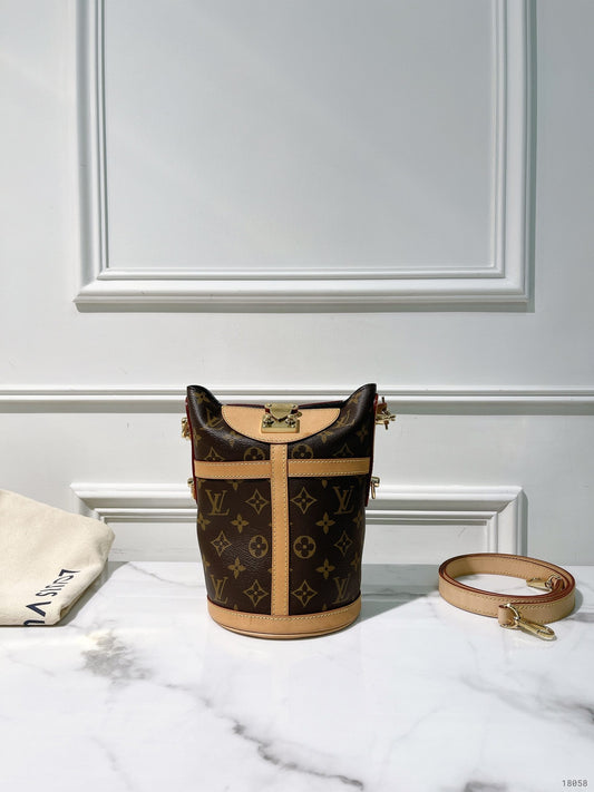 LV DUFFLE BAG, Monogram