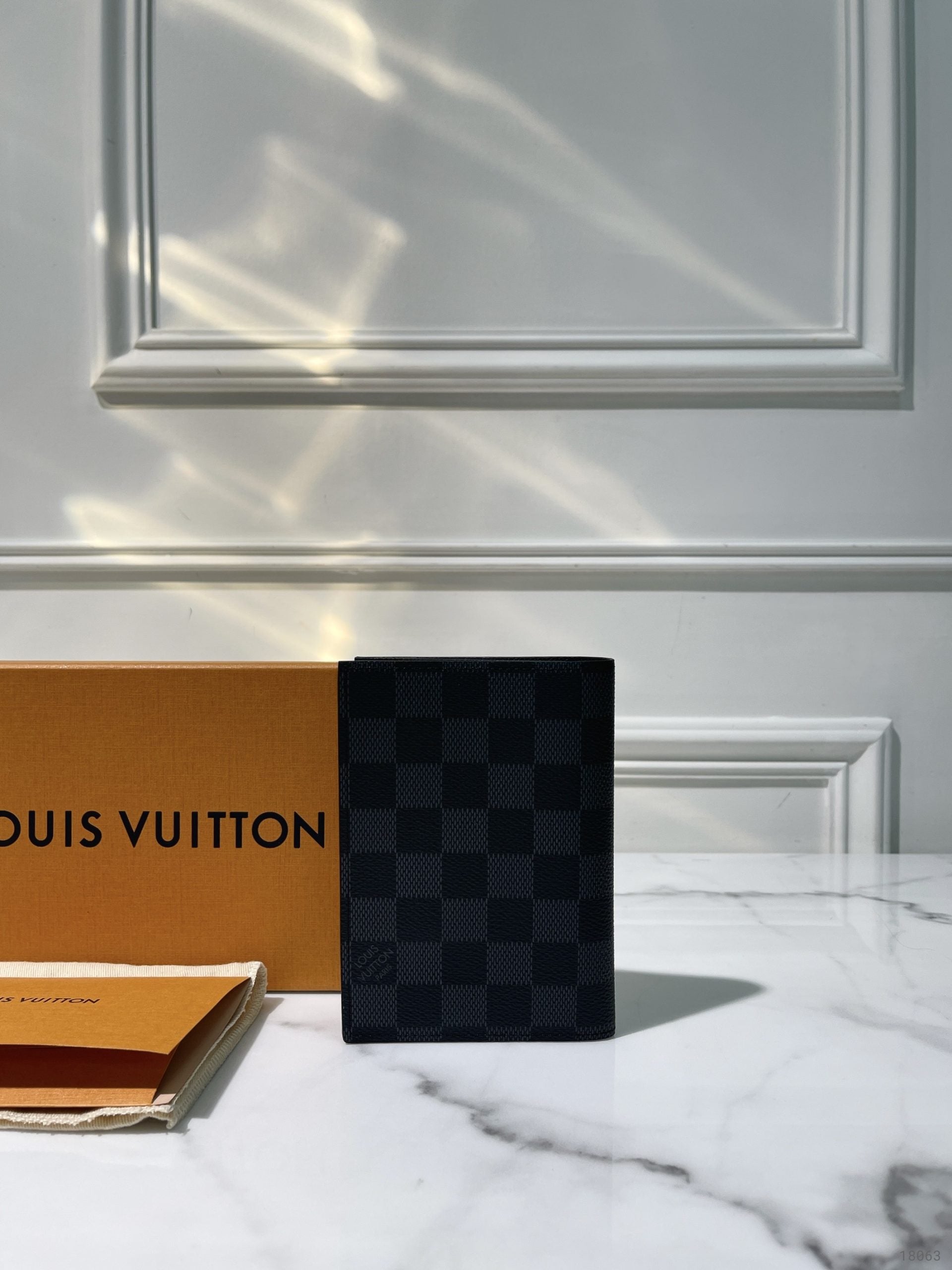 LV PASSPORT COVER, Damier