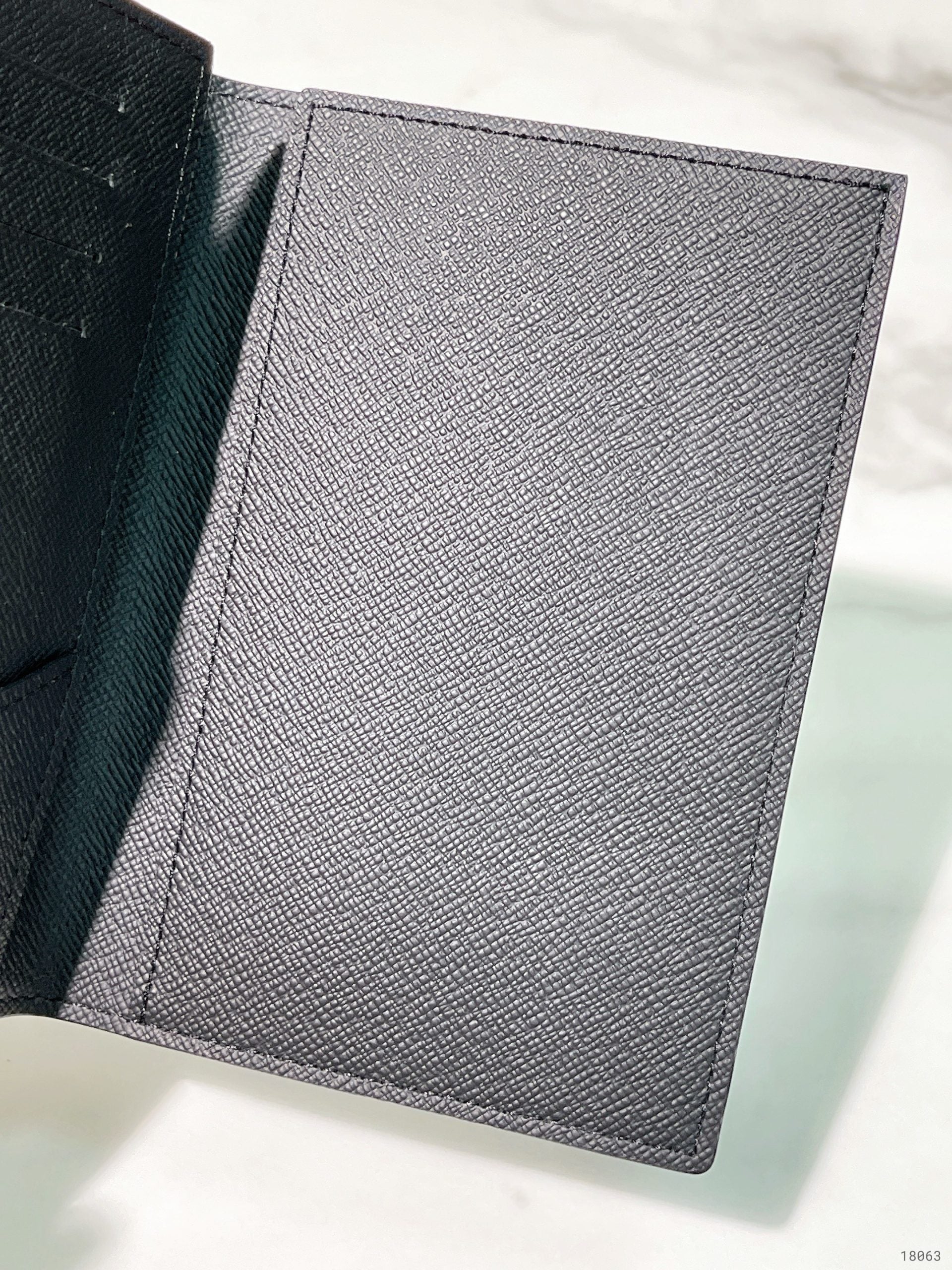 LV PASSPORT COVER, Damier