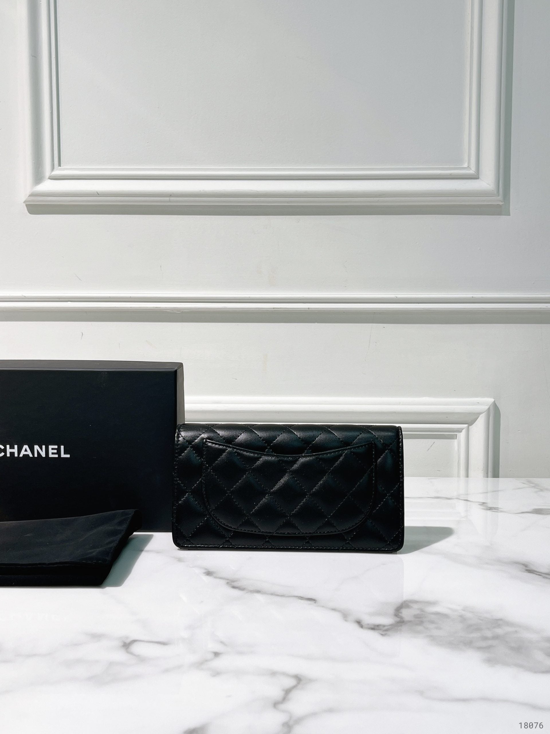CHANEL CLASSIC FLAP WALLET, Black/Silver