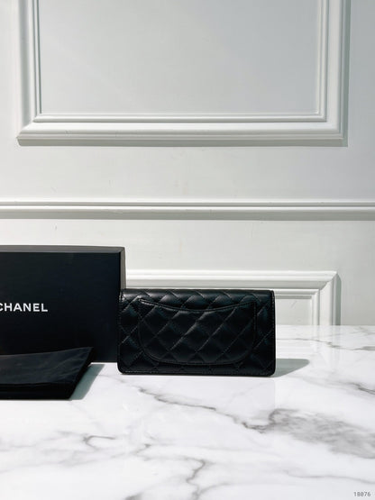 CHANEL CLASSIC FLAP WALLET, Black/Silver
