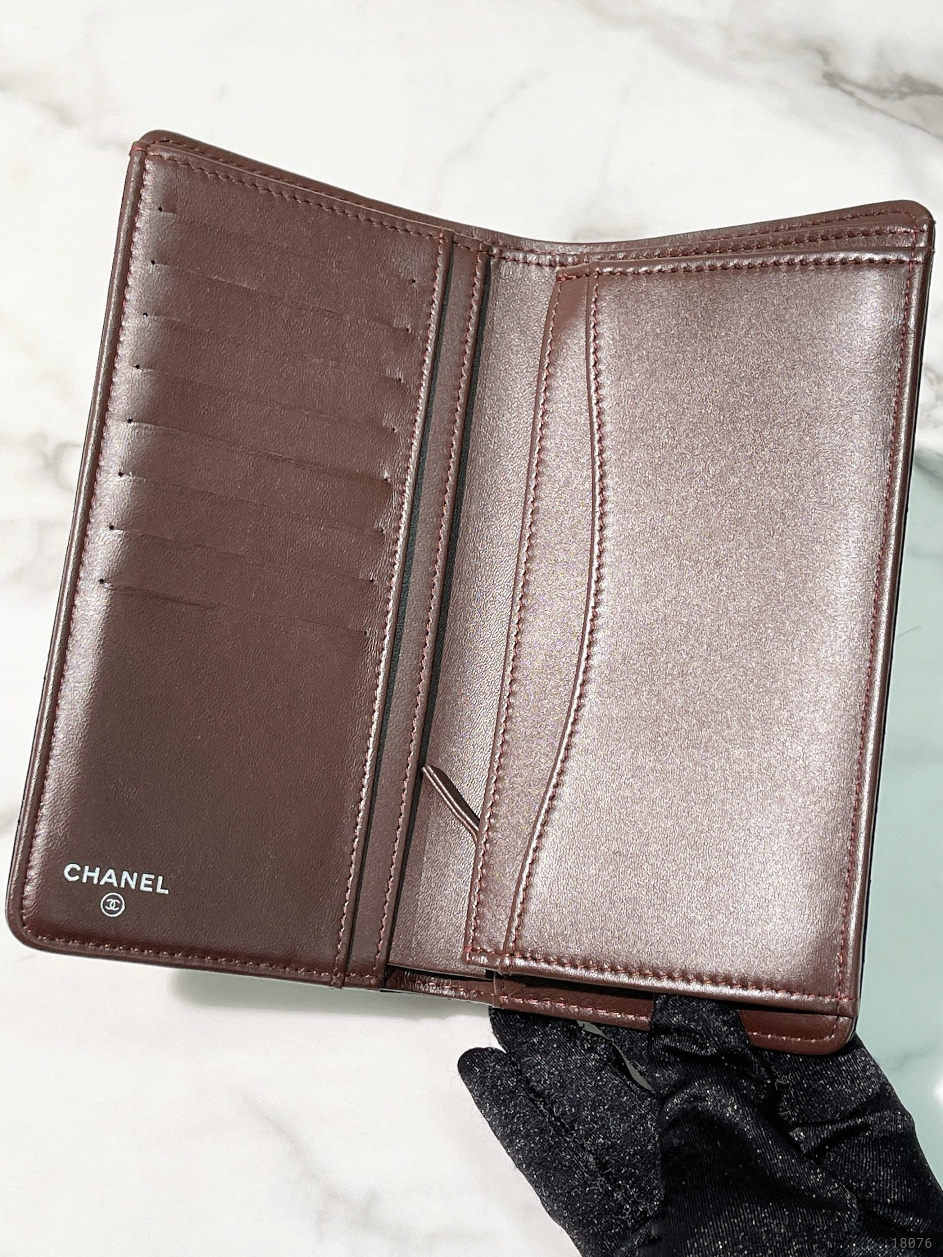 CHANEL CLASSIC FLAP WALLET, Black/Silver