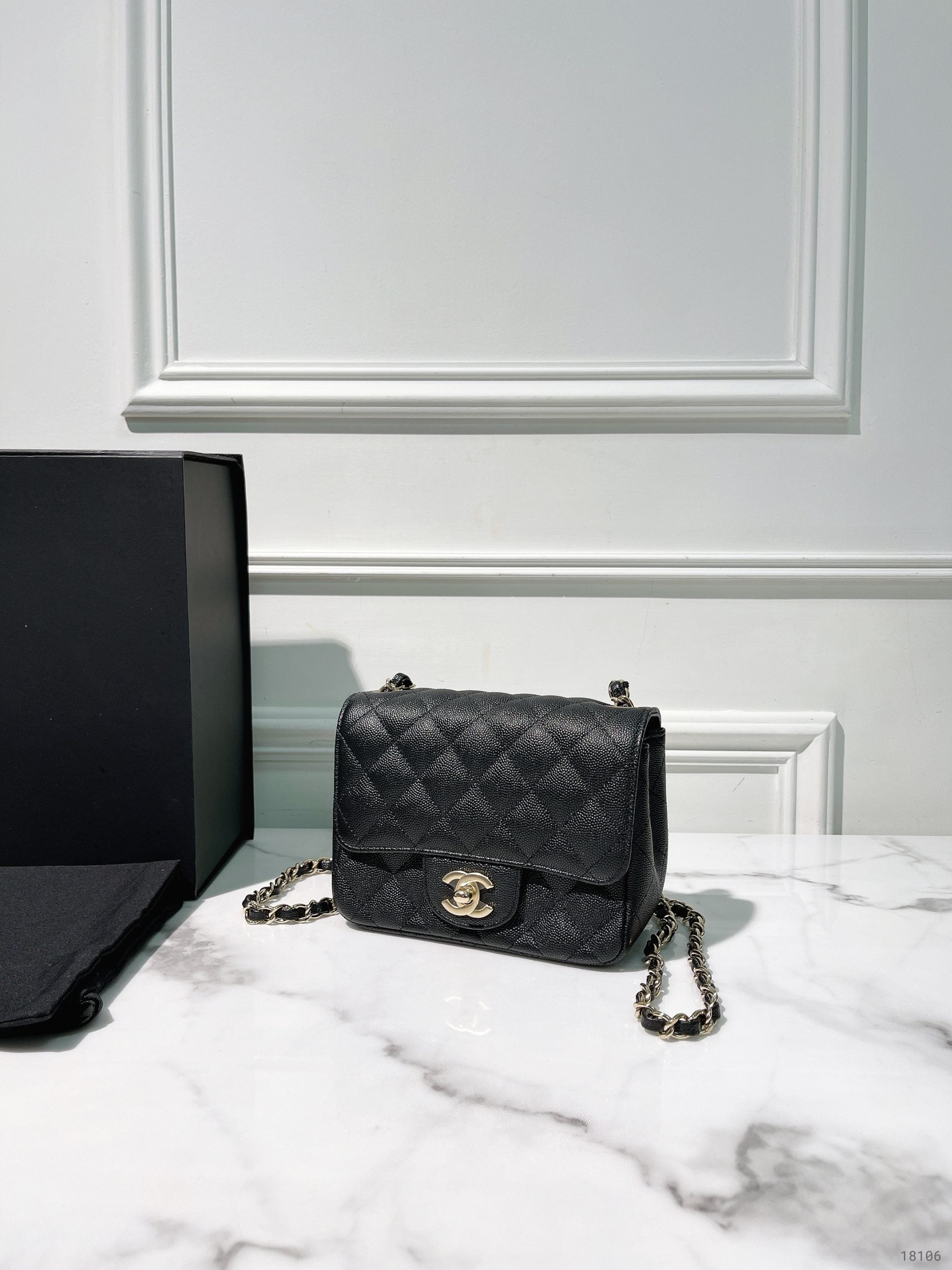 CHANEL CAVIAR MINI SQUARE, Black/Gold