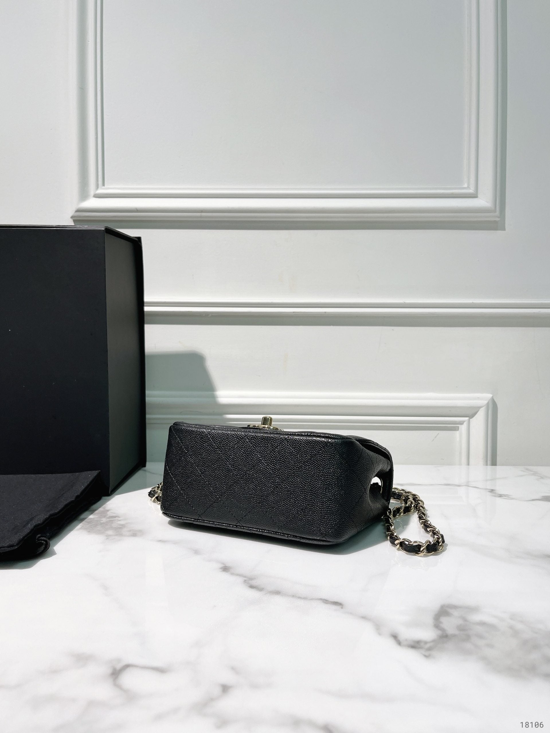 CHANEL CAVIAR MINI SQUARE, Black/Gold