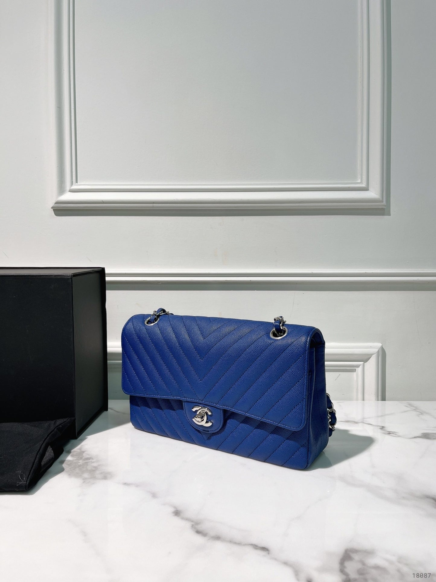 CHANEL MEDIUM CLASSIC FLAP, Blue/Silver