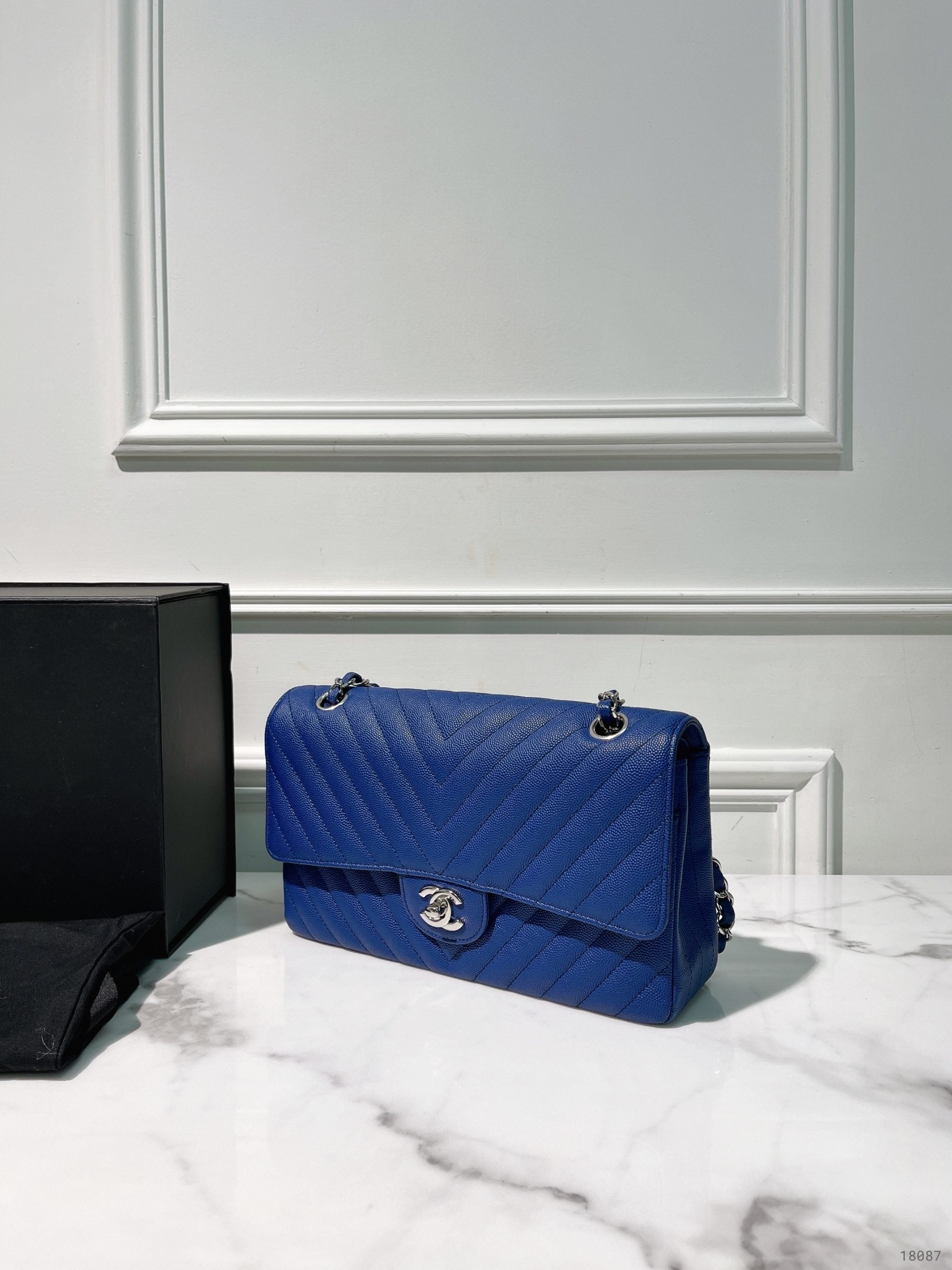 CHANEL MEDIUM CLASSIC FLAP, Blue/Silver