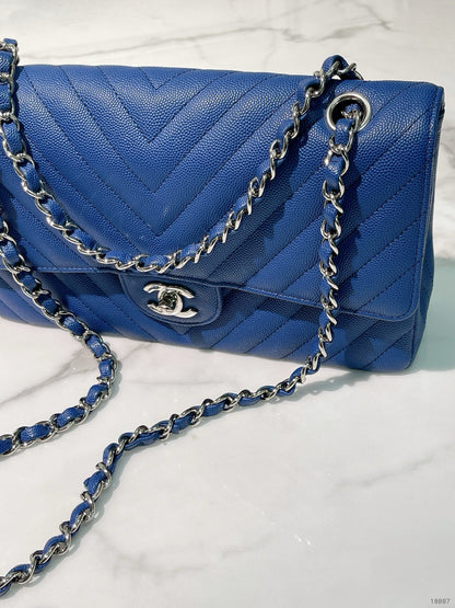 CHANEL MEDIUM CLASSIC FLAP, Blue/Silver