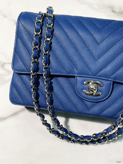 CHANEL MEDIUM CLASSIC FLAP, Blue/Silver
