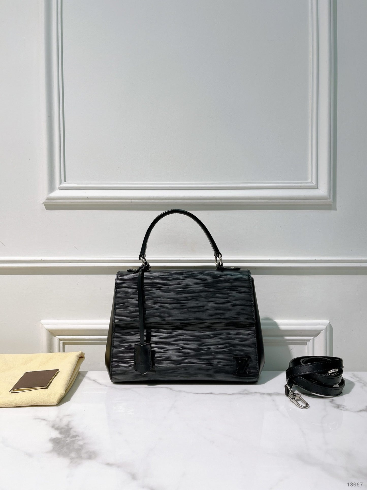 LV CLUNY BB, Black/Silver