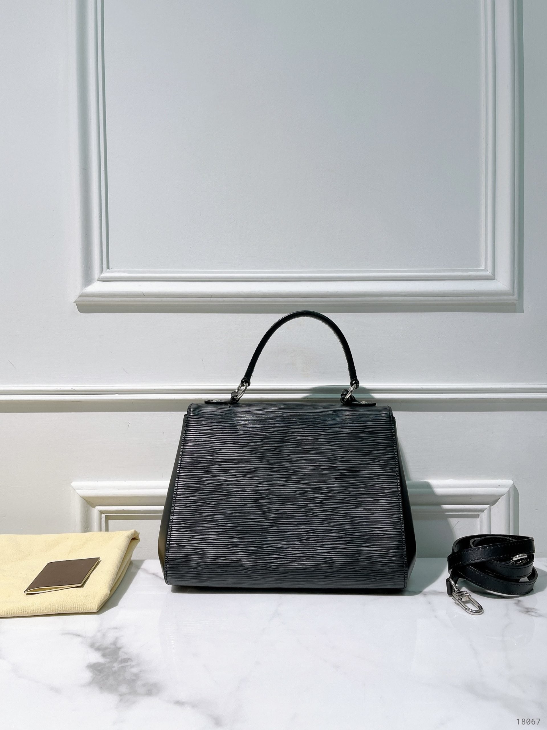 LV CLUNY BB, Black/Silver