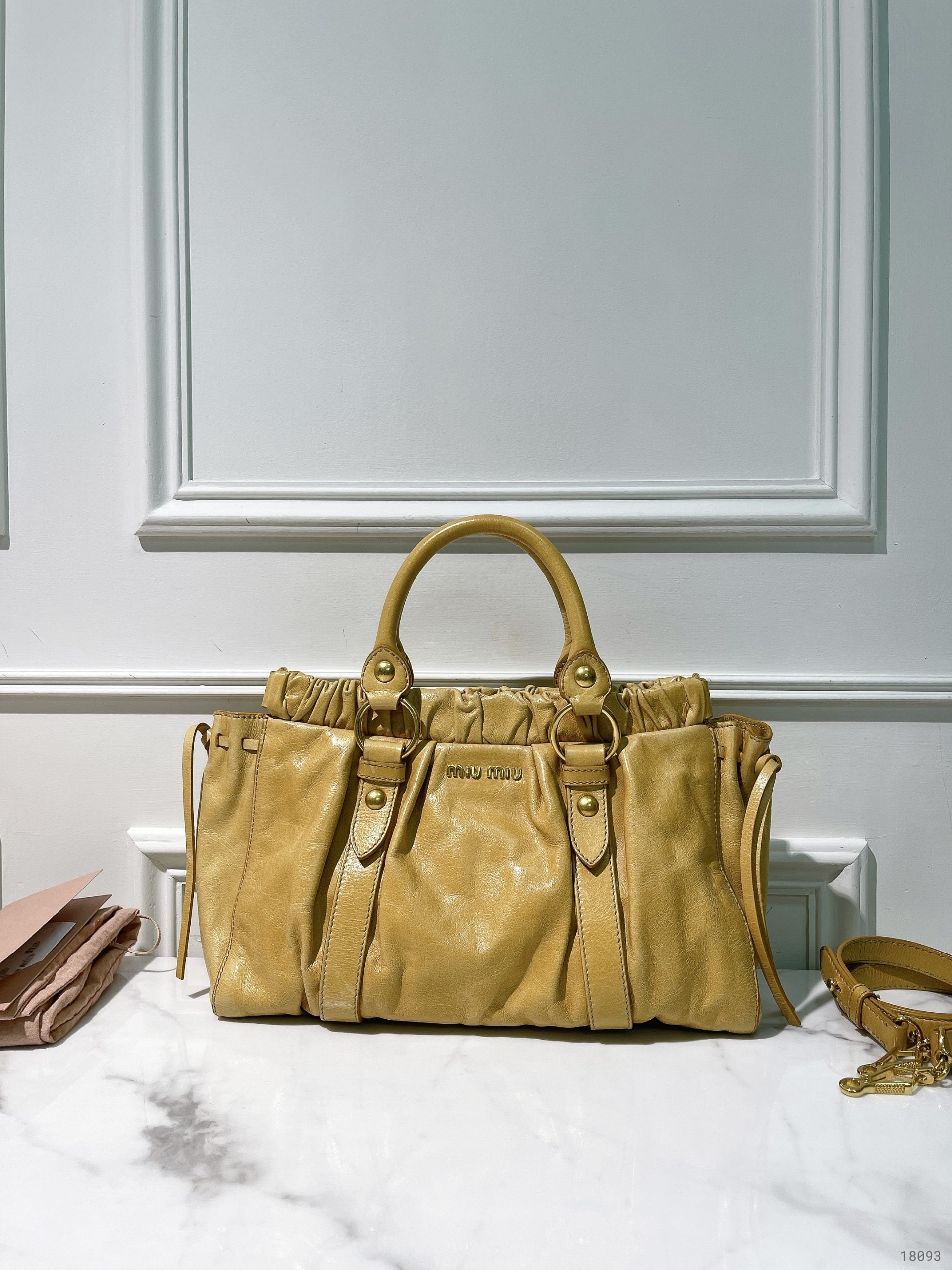 MIUMIU VOTELLO HANDBAG