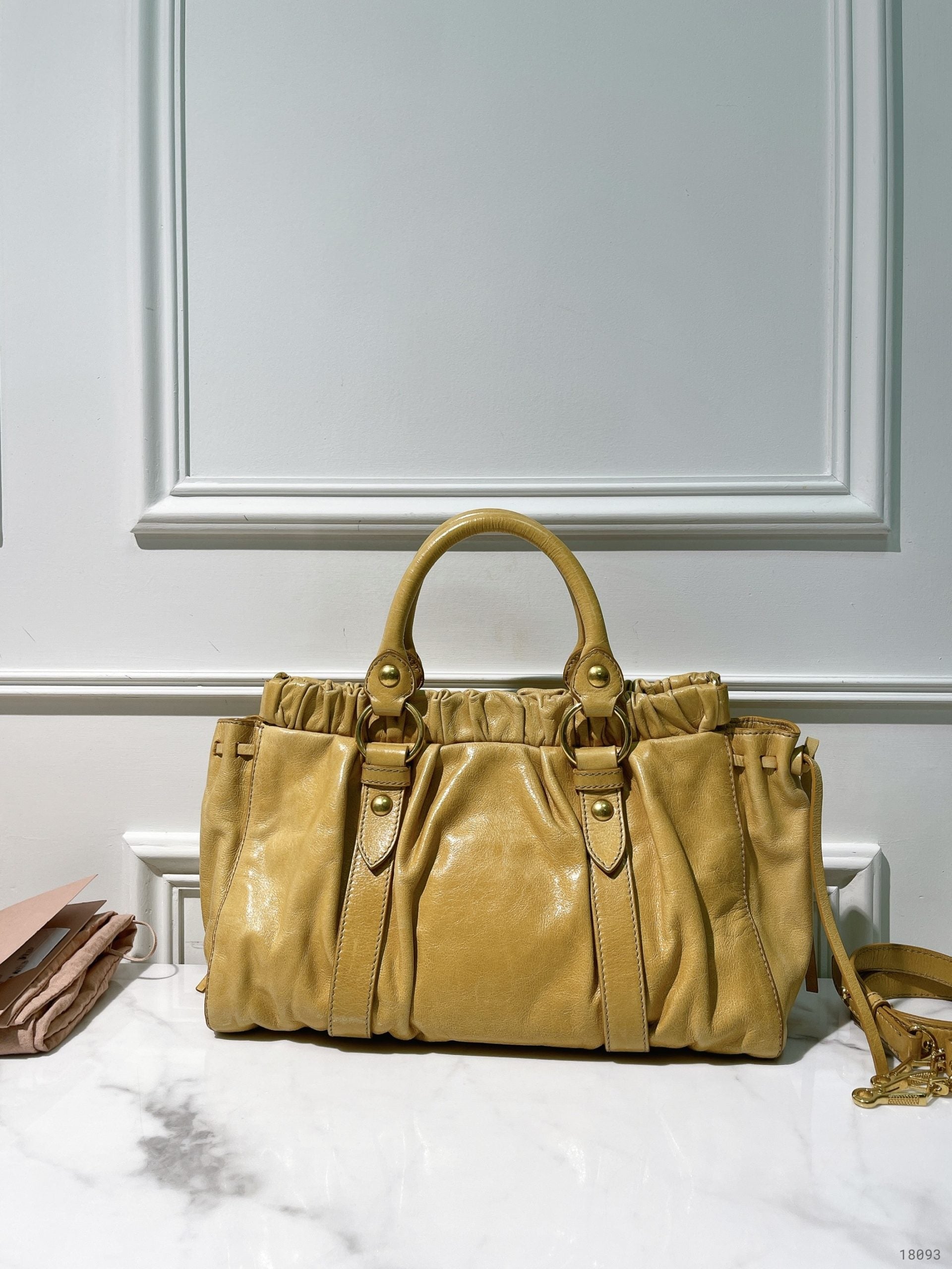 MIUMIU VOTELLO HANDBAG