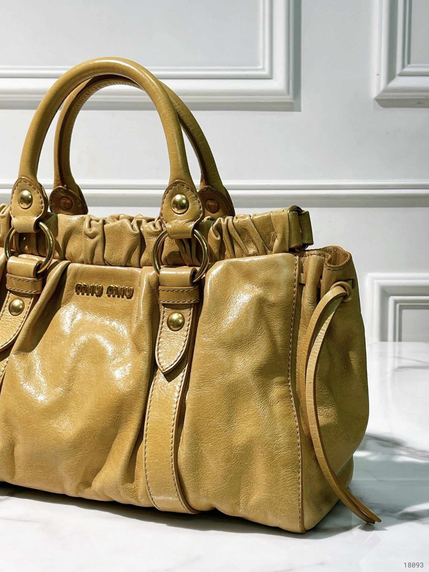 MIUMIU VOTELLO HANDBAG