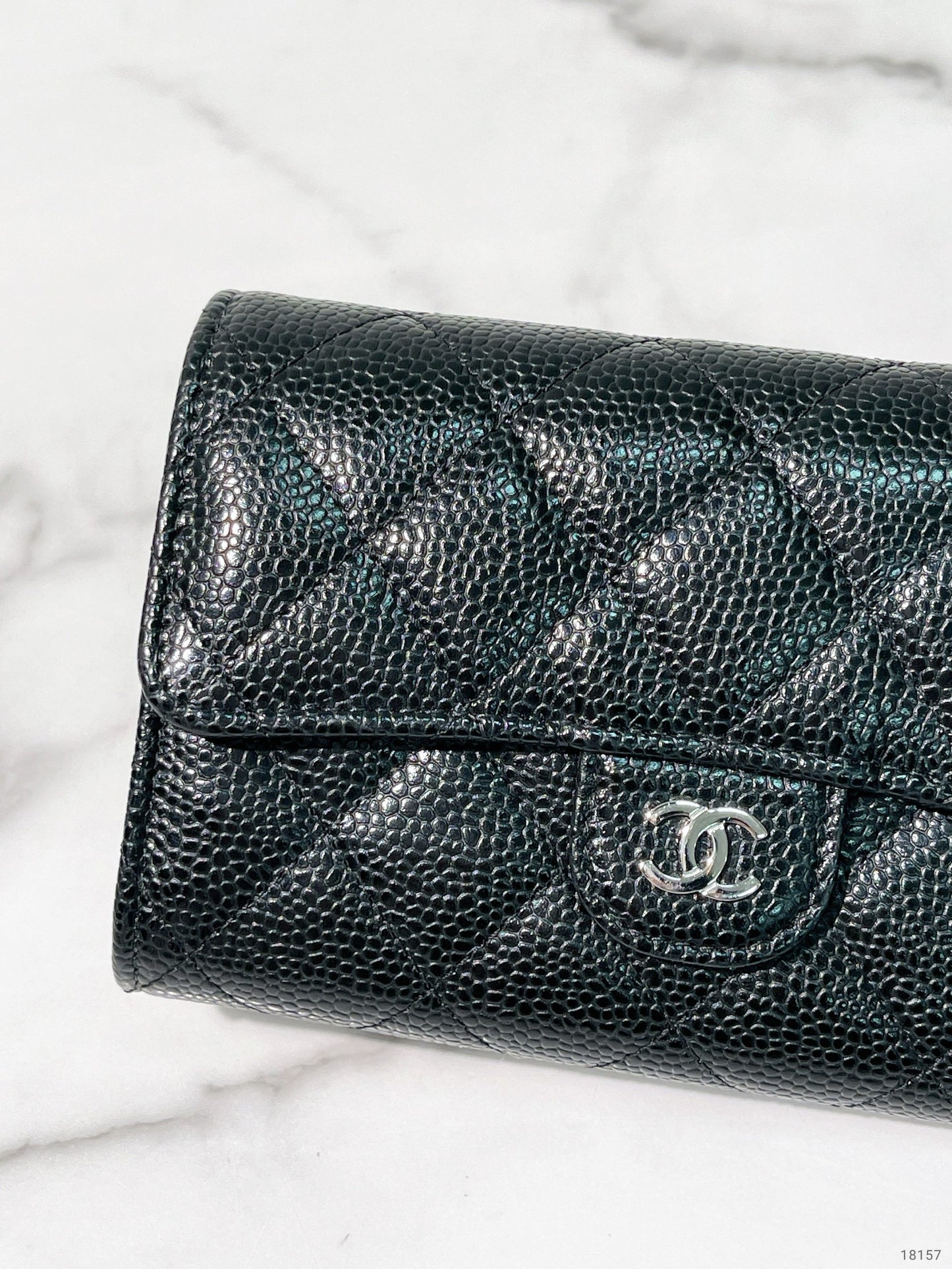 CHANEL CAVIAR CLASSIC WALLET, Black/Silver