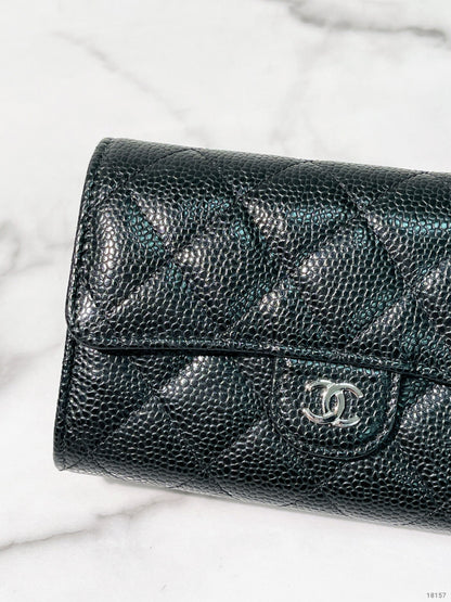 CHANEL CAVIAR CLASSIC WALLET, Black/Silver