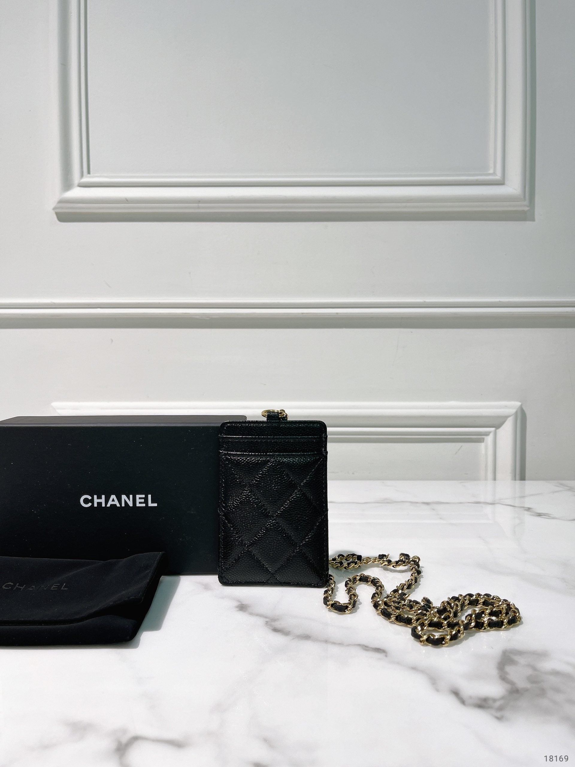 CHANEL CARD HOLDER ON CHAIN, Black/Gold