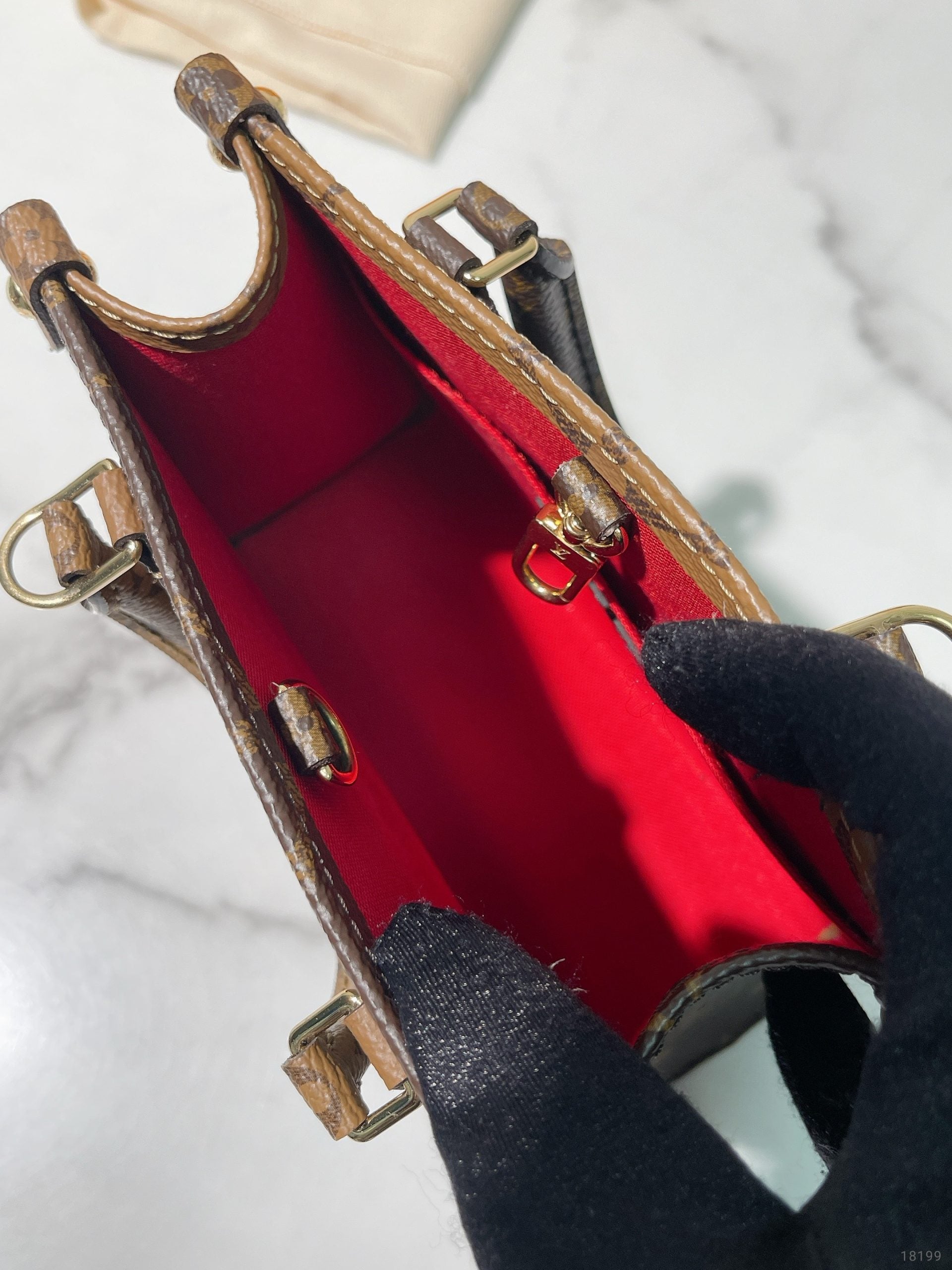 LV ONTHEGO BB, Monogram