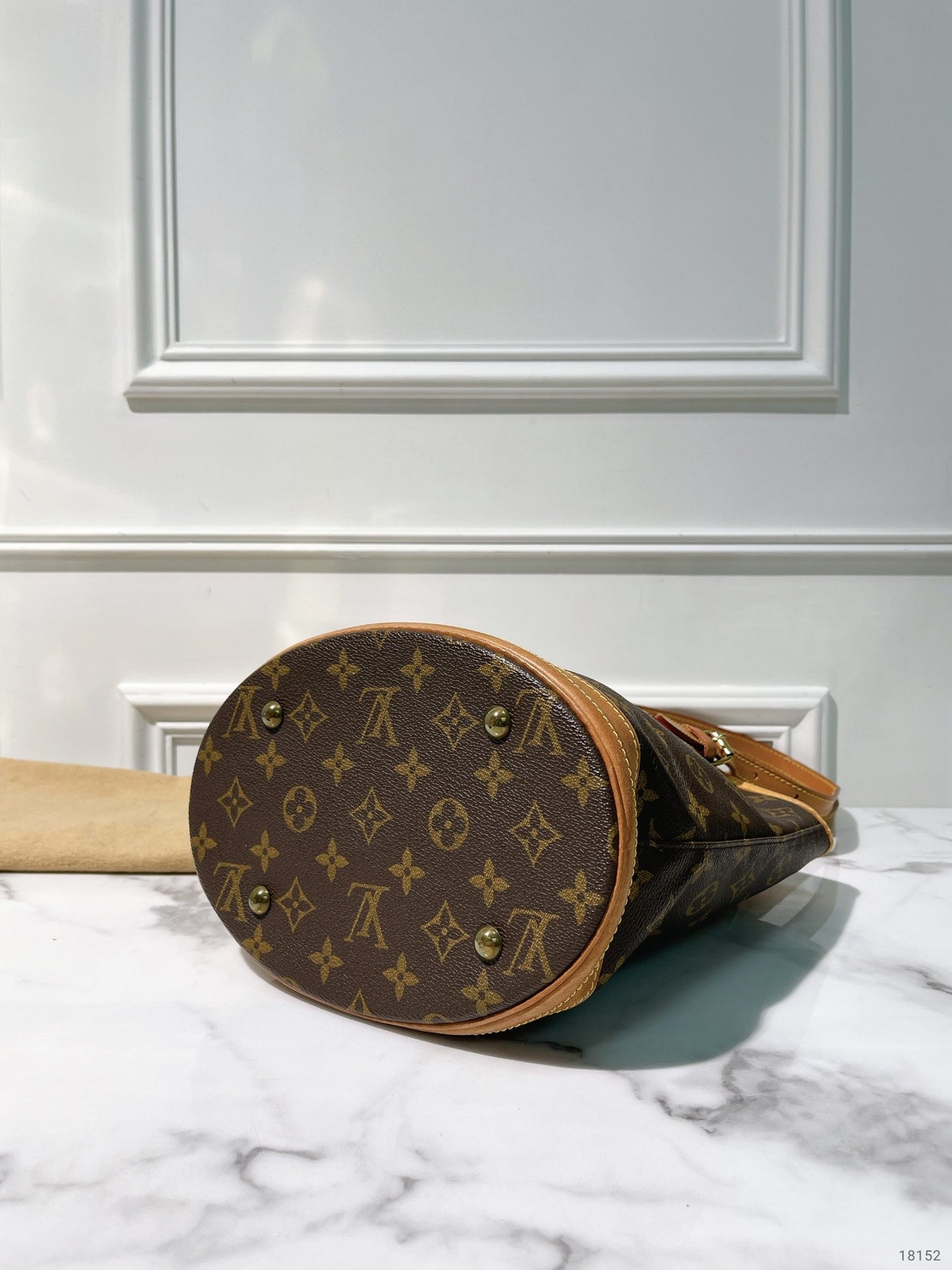 LV PETITE BUCKET BAG, Monogram