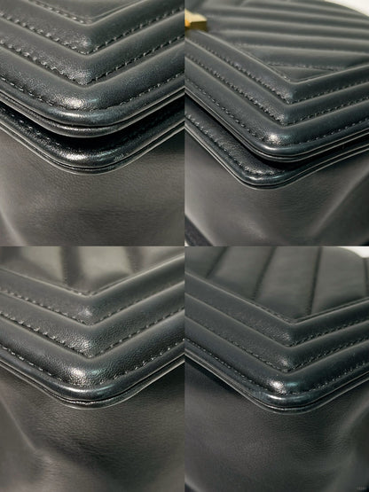 CHANEL MEDIUM BOY HANDBAG, Blakc/Gold