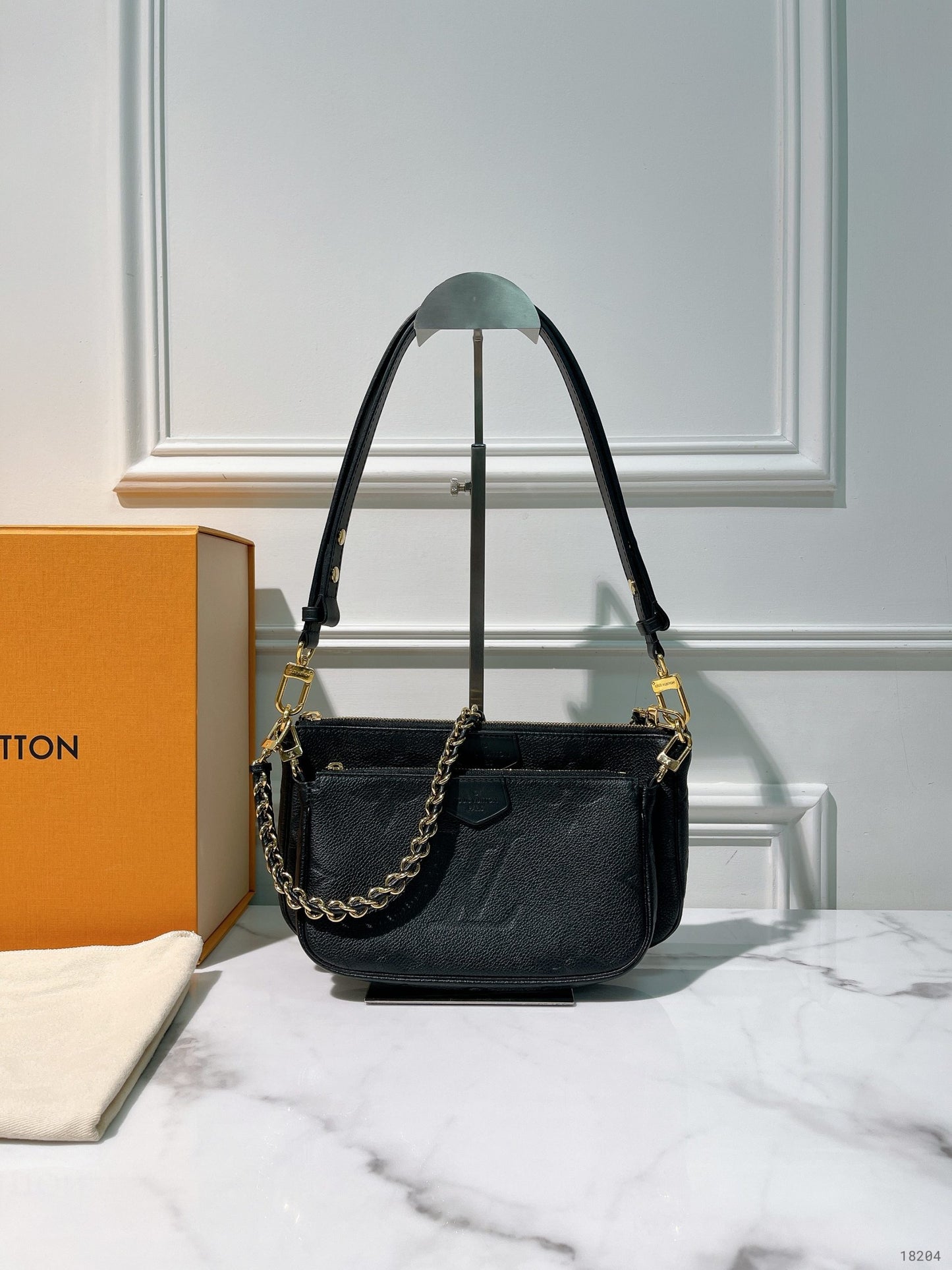 LV MULTI POCHETTE ACCESSOIRES, Black/Gold