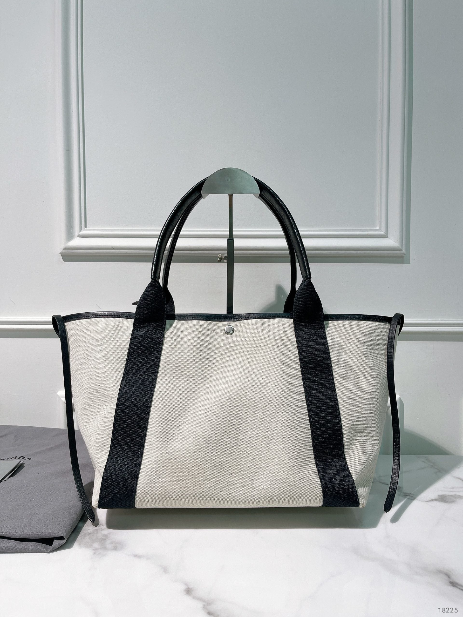 BALENCIAGA BIARRITZ TOTE, Medium
