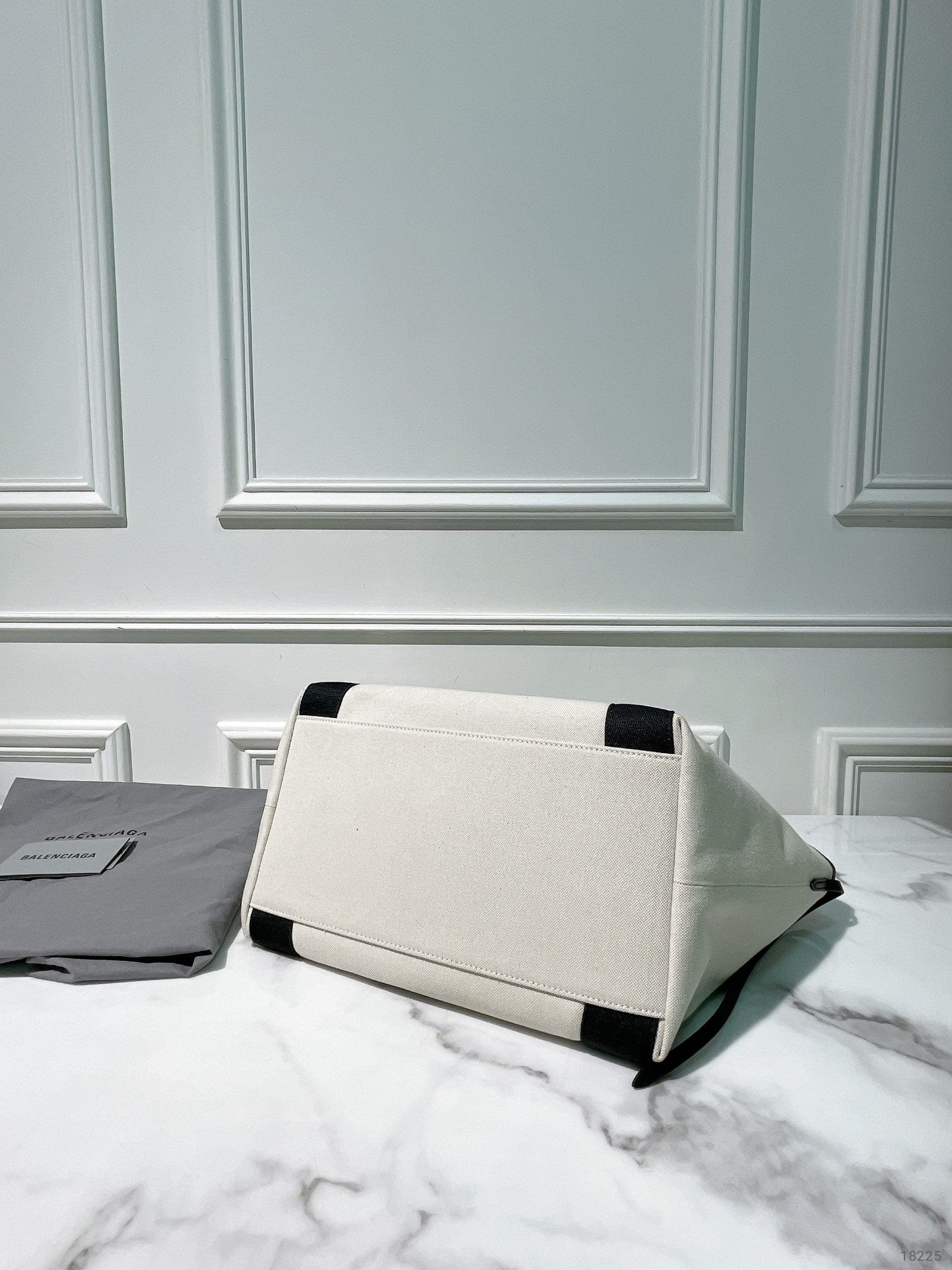 BALENCIAGA BIARRITZ TOTE, Medium