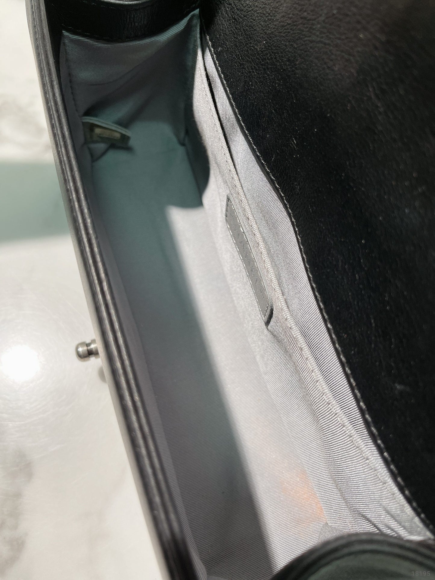 CHANEL MEDIUM BOY HANDBAG, Black/Silver