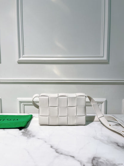 BOTTEGA VENETA CLASSIC CASSETTE, White